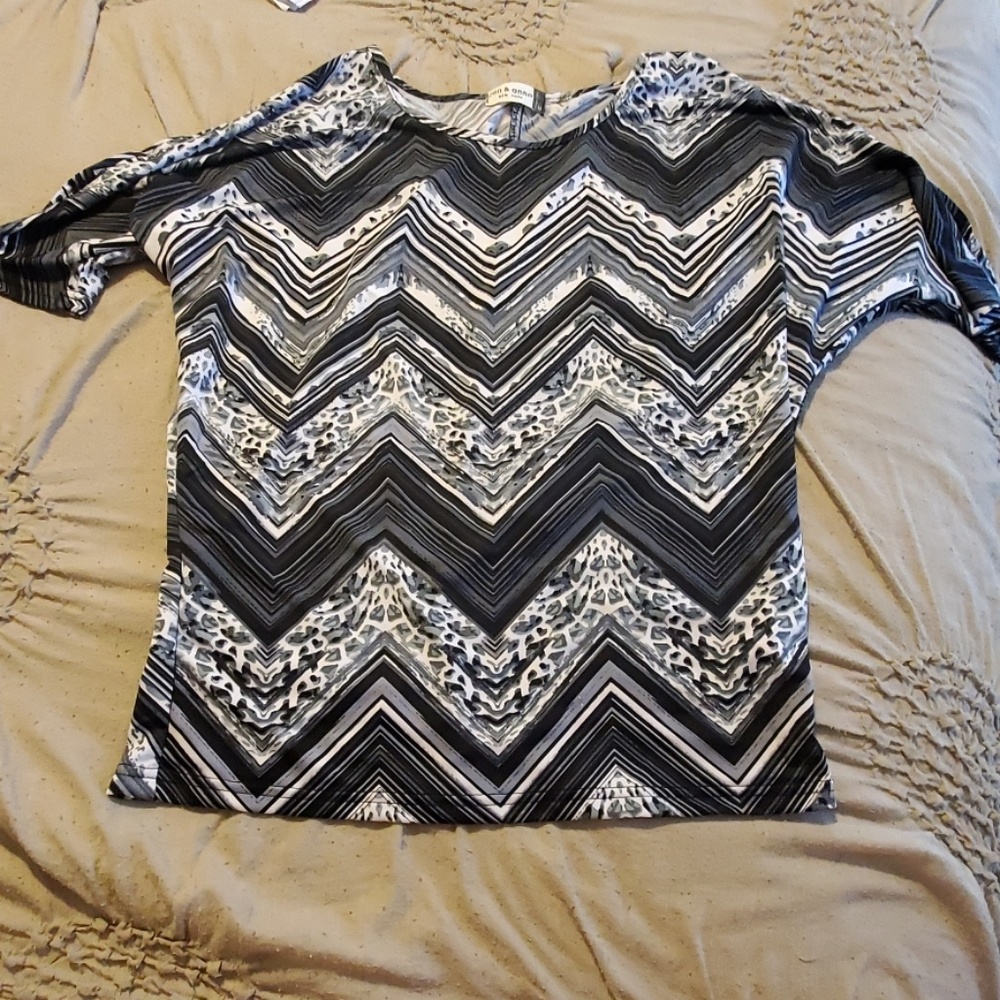 Zigzag top